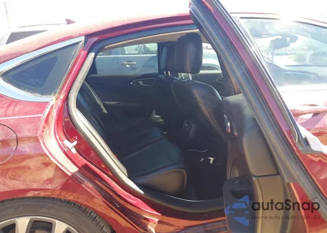 2015 Chrysler 200 C z USA, uszkodzony, nr VIN 1C3CCCCB8FN622249